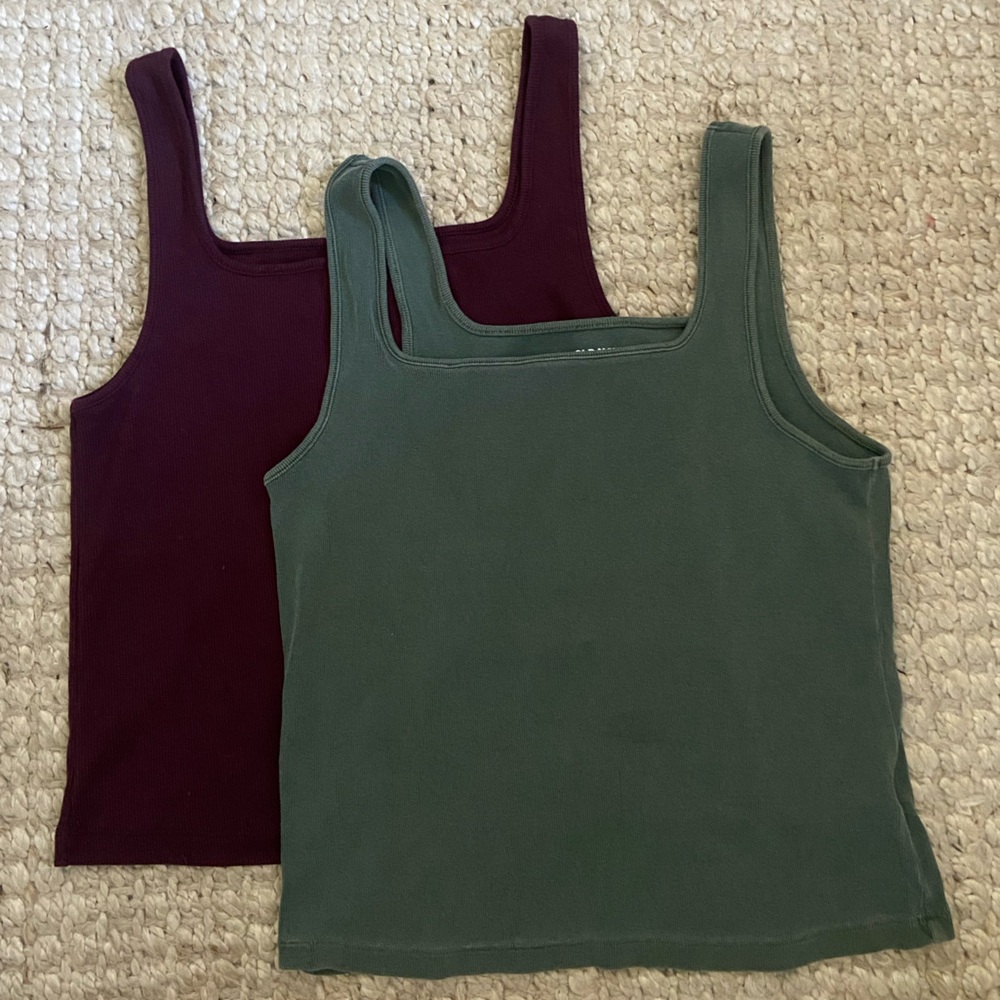 Old Navy tank tops NWOT